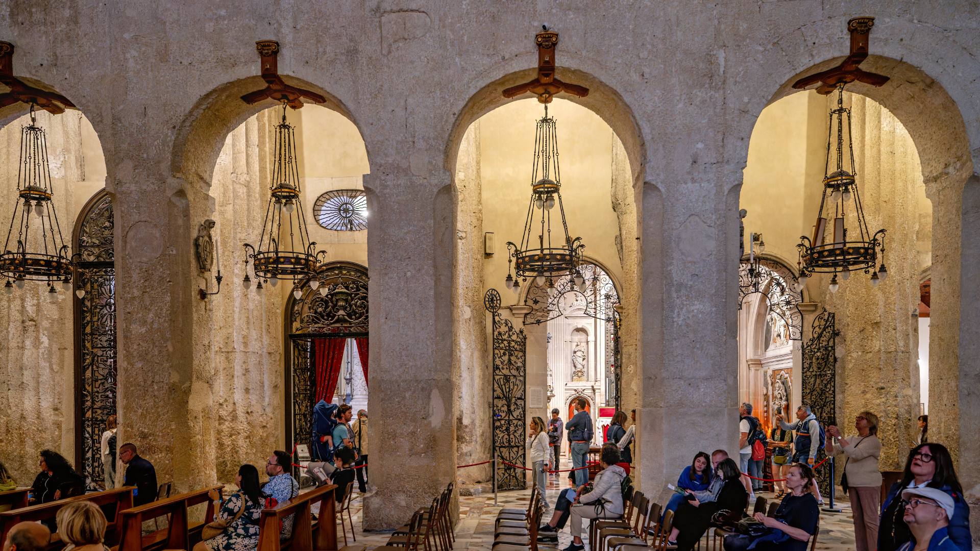 Im Innern der Kathedrale